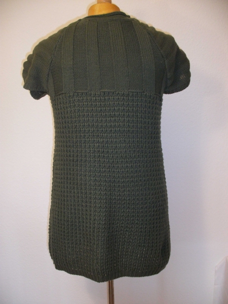 Dunkelgrünes Strickkleid mit tollen Detailles