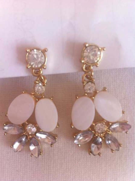 Ohrringe, Ohrstecker, Edelstein, weiß,nude