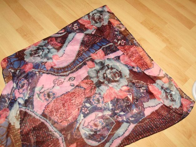 Wunderschöner Loop in tollen Farben weich / angenehm