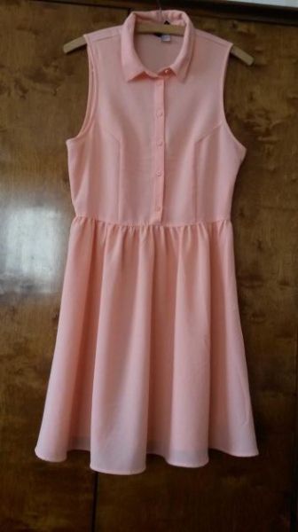 Stylisches Kleid mit Bubikragen