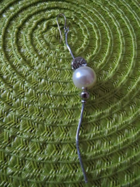 1 Ohrring, interessant, lang