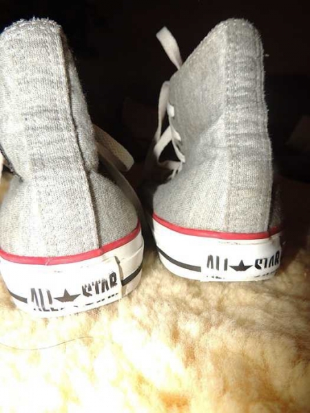 coole chucks in grau