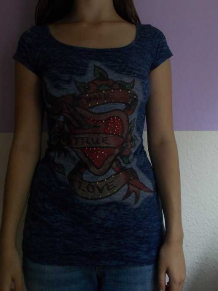 Shirt mit Aufdruck und Nieten