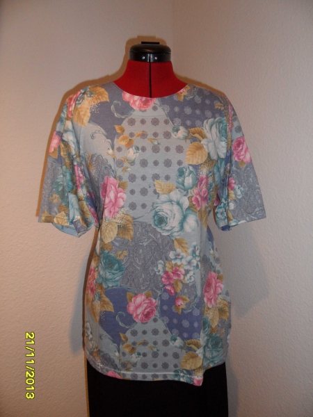 buntes Damenshirt mit Blumenmuster Größe ca. 42/44 