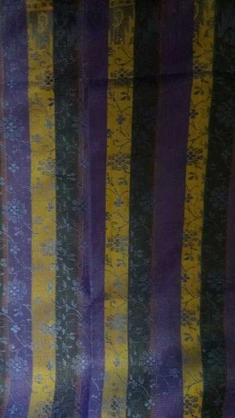 Schöner Lila SeidenSchal