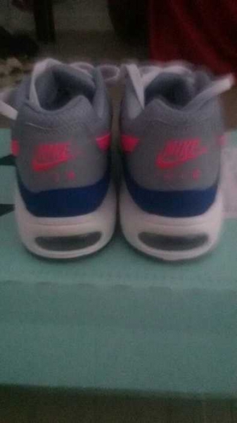 Nike Air Max Command Neu