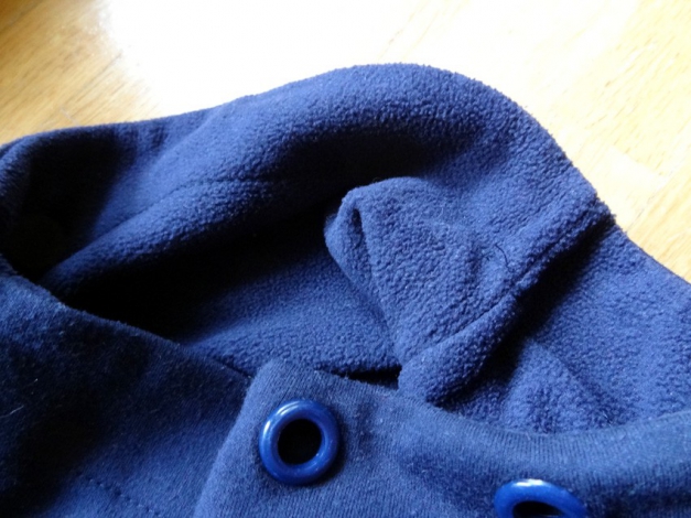 blauer Pulli mit großem Kragen Gr. 38 M Kängurutasche Hoodie