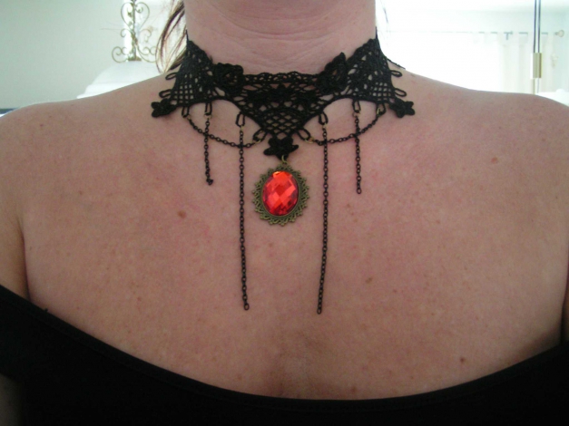 Kette Spitze Collier Halsband schwarz mit rotem Stein Gothic Burlesque Steampunk Barock Choker