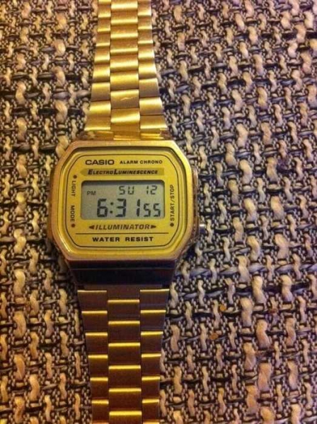 Moderne CASIO Digitaluhr