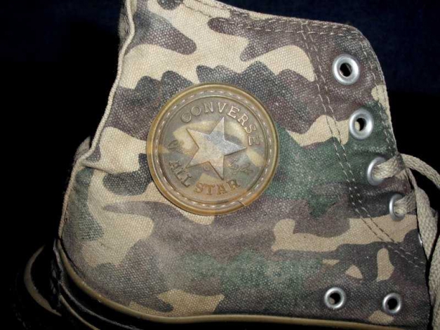 Tarnfarbene Converse Chucks