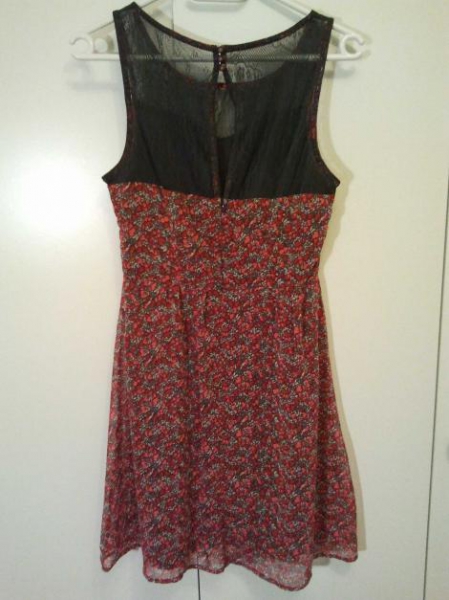 Hübsches Sommerkleid mit Spitze