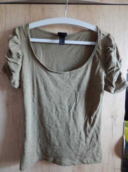 olivfarbenes T-Shirt mit leichten Puffärmeln H&M