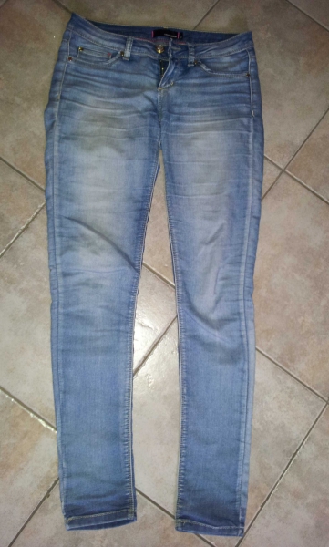 Hellblaue leichte stretchige Jeans
