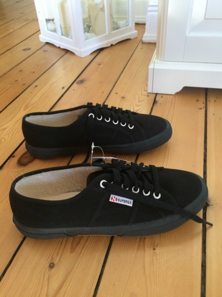 Superga Sneaker NEU schwarz mit Fell 41
