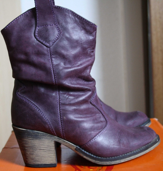 Schöne Herbststiefel Echtleder in Farbe lila