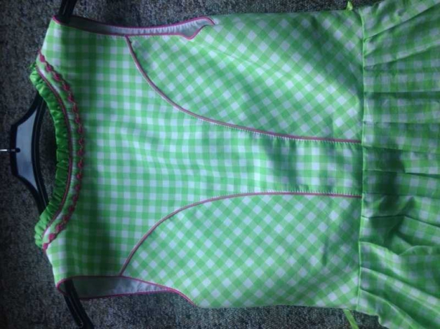 grün pinkes dirndl stockerpoint