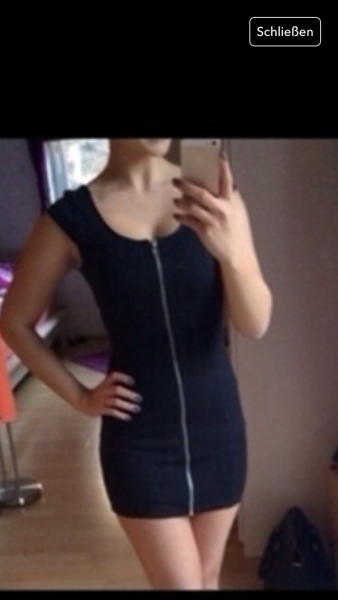 Kurzes schwarzes Kleid mit Reißverschluss vorne 