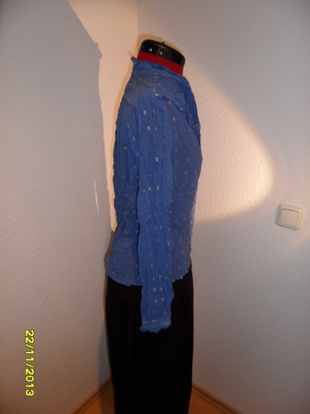 styliche Bluse in leicht durchsichtigen blauen Stoff mit goldenen Fäden Größe ca. M