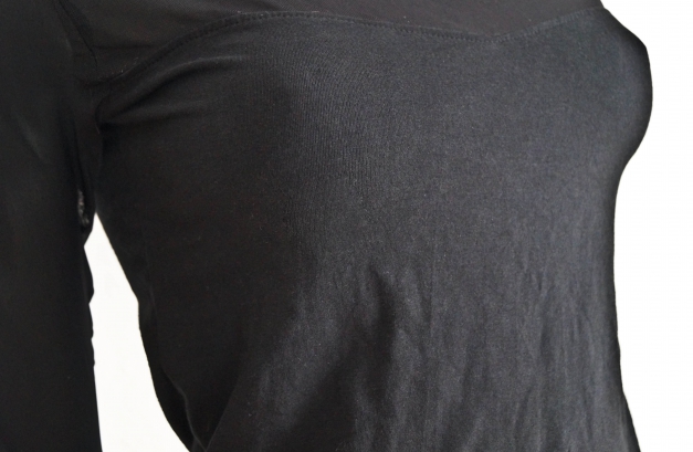 Dünnes Oberteil mit Netzärmeln