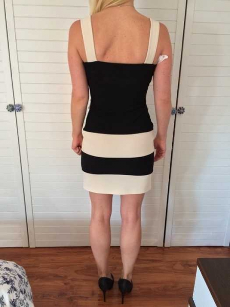 Schickes gestreiftes Abendkleid