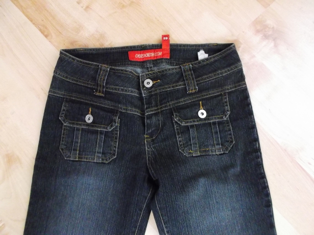 Jeans W 28 mit Taschen vorne und ausgestelltem Bein Bootcut