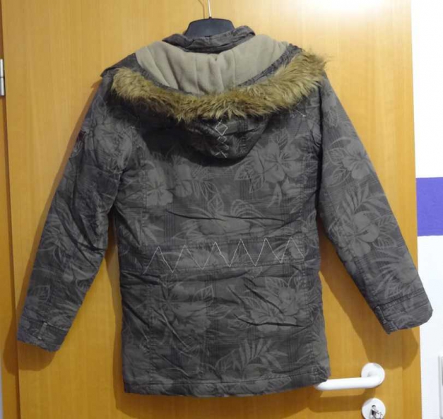 Schöner Wintermantel/ Winterjacke mit Fleecekaputze und Fell