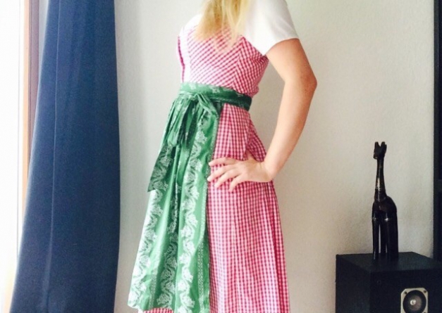 Dirndl traditionell 