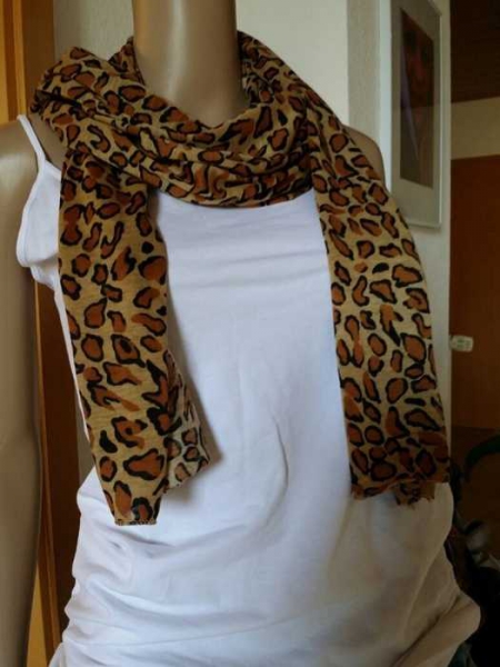 Schöne Schal mit Tiger Lok 