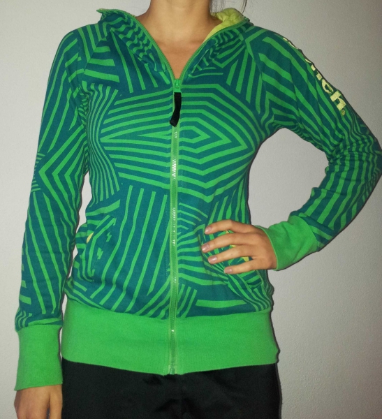 Grüngemusterte Sweatshirtjacke Bench neu