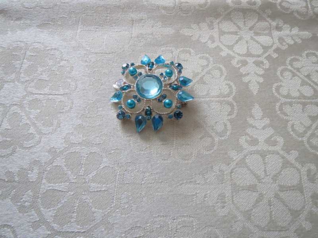 Brosche , Modeschmuck, Blumenform, türkis-silber