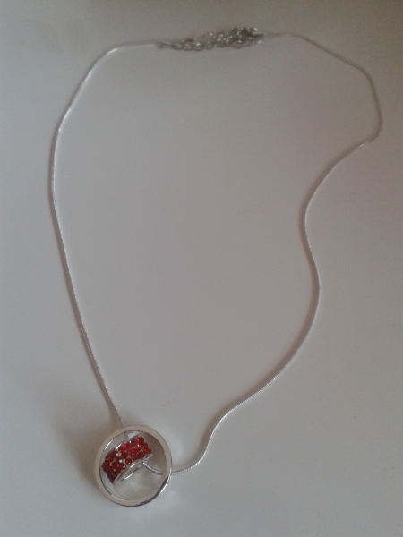 Herzkette mit Steinchen besetzt 