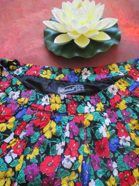 NEUw * Rockabilly- Style * Blumen * Blüten * Flower- Power * Original VINTAGE * Seiden * Falten * Rock 