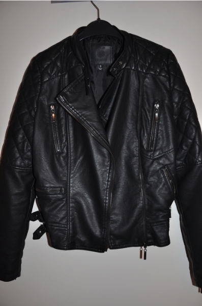 schwarze Kunstlederjacke in S Ungetragen