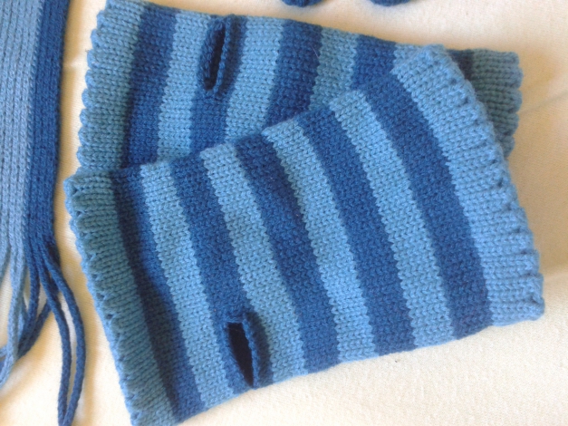 Komplettes Winter/Herbst Set. Schal, Handschuhe, Stulpen