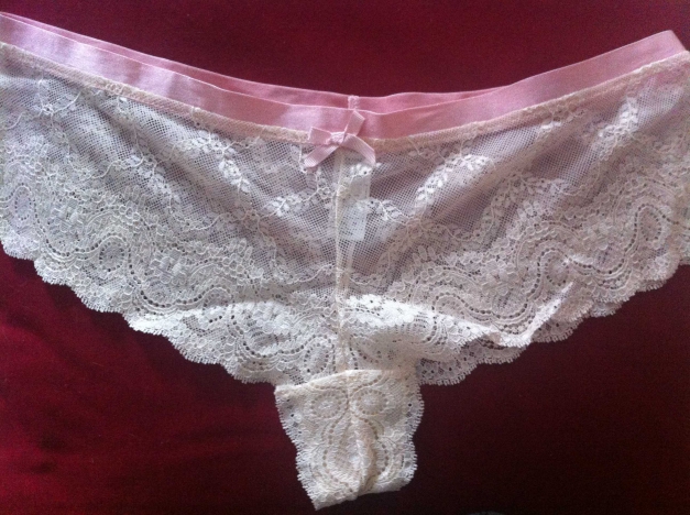 Neu, Elle Macpherson