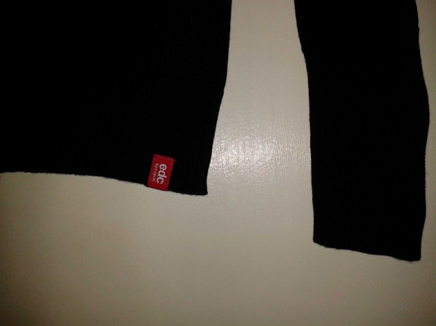 Schwarzer Pulli von Esprit edc mit Wickeloptik