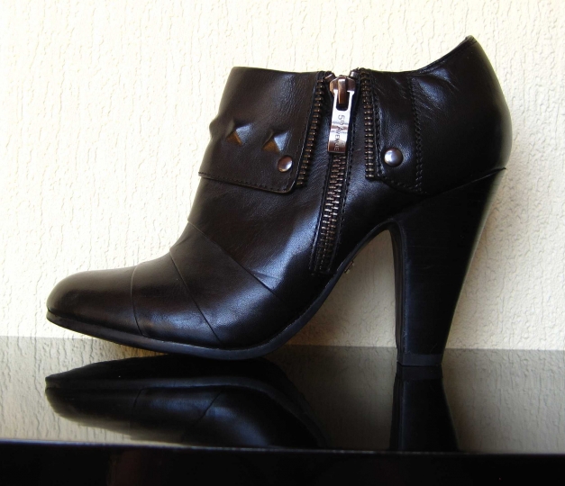 Ankle Boots mit Nieten