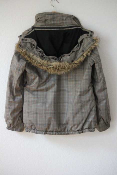 Ski-/ Snowboardjacke mit Fellkapuze