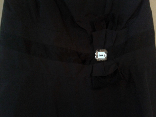 Schickes, schwarzes Kleid