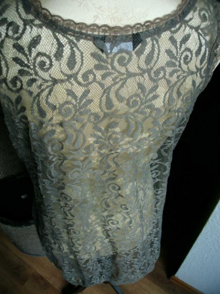 Body needs Hängerchen Kleid Longtop Spitze schlamm taupe