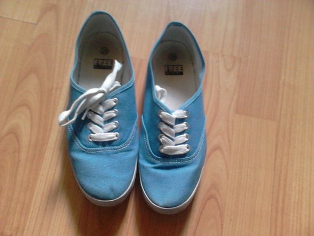 Blaue Schuhe