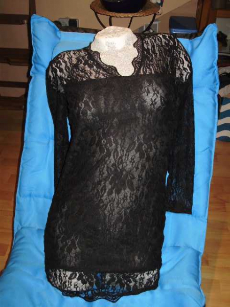 Edles Kleid schwarze Spitze gefüttert langärmelig S wie neu