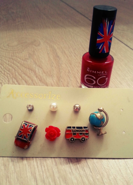 Accessorize Ohrringe + Rimmel Nagellack