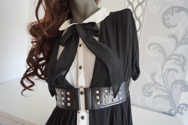 Cardigan Jäckchen schwarz mit Nieten ausgez. M auch L evtl. XL 38 40 42