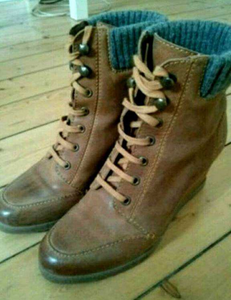 Echtleder Stiefeletten mit Keilabsatz