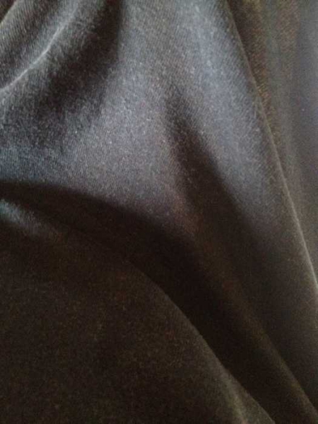 weites, dunkelblaues kleid