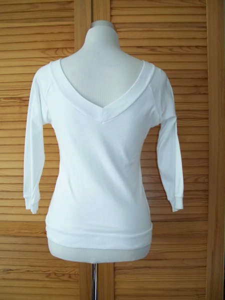 MADISON// Weißes Basic-Shirt mit V-Ausschnitt vorne & hinten NEU