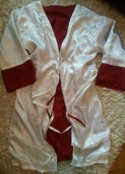 Wunderschöner, edler Morgenmantel**weiß, rot**40, 42
