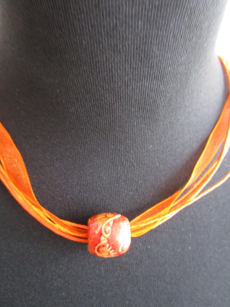 Organza Halsband in Orange mit passenden Bead