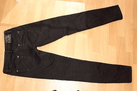 selten getragene schwarze Jeanshose